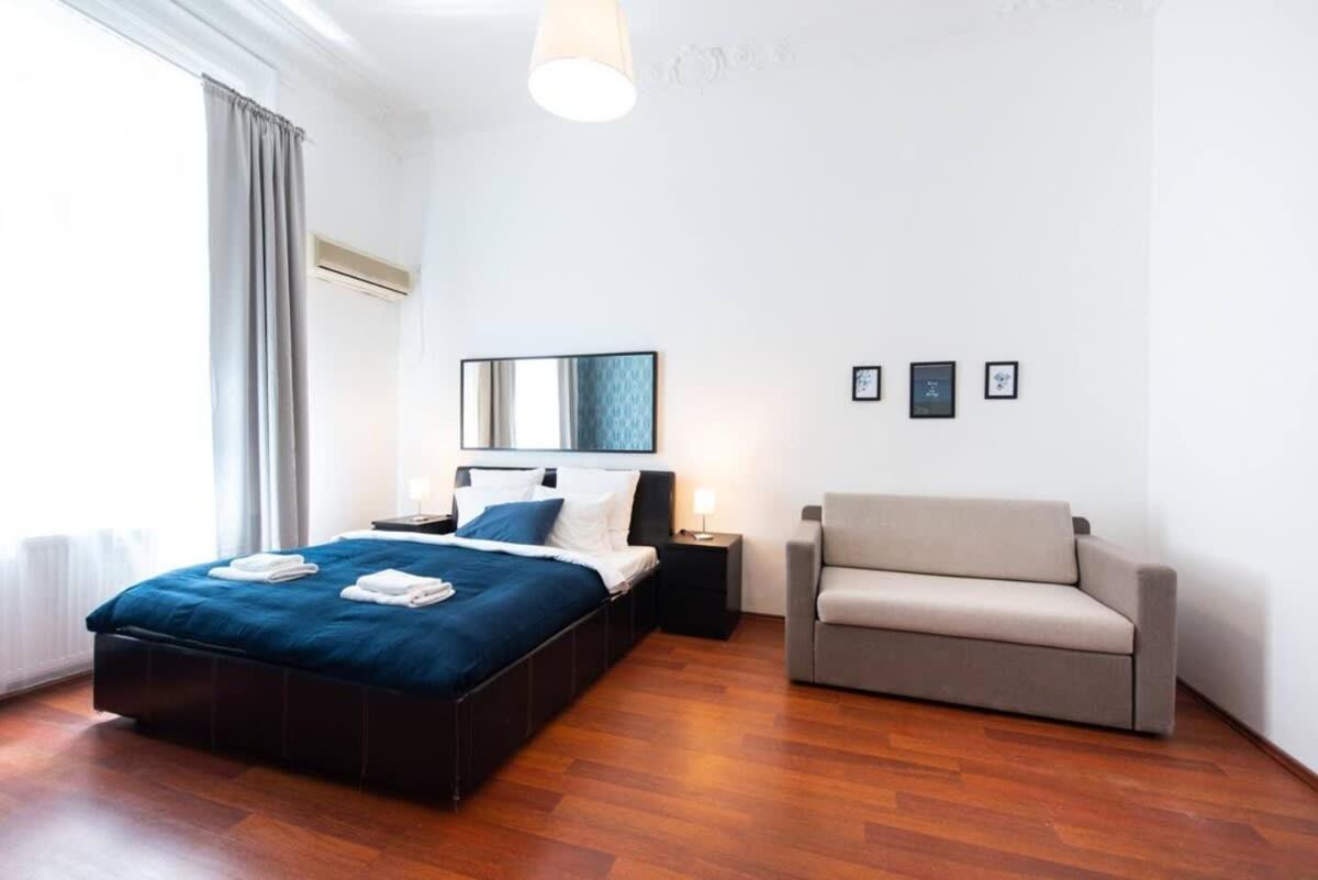 Very Central Convenient Large Ac Place 布达佩斯 外观 照片